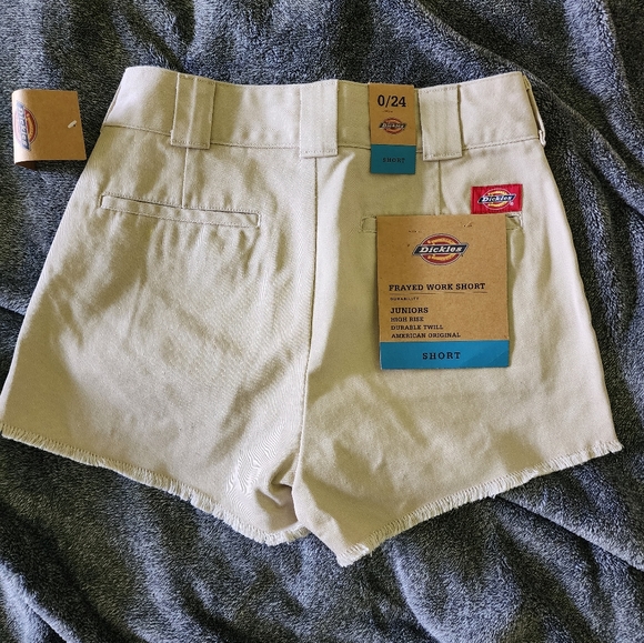 Frayed high waisted work khaki shorts - Picture 2 of 4